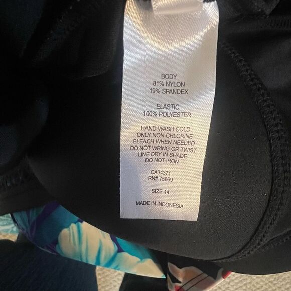 Sol Collective Bold Bloom Print One Piece Swimsuit Size 14 - Picture 8 of 9